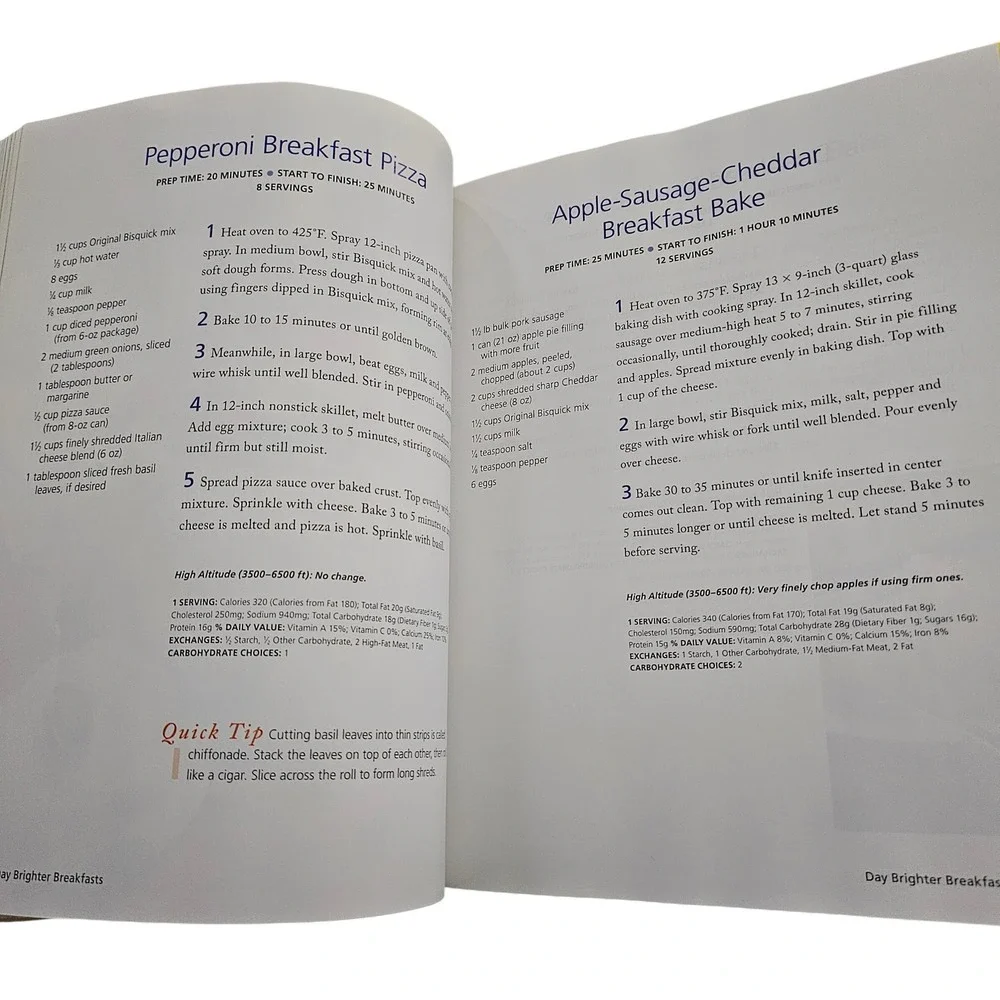 Betty Crocker Ultimate Bisquick Cookbook Exclusive Deluxe Hardcover 2009